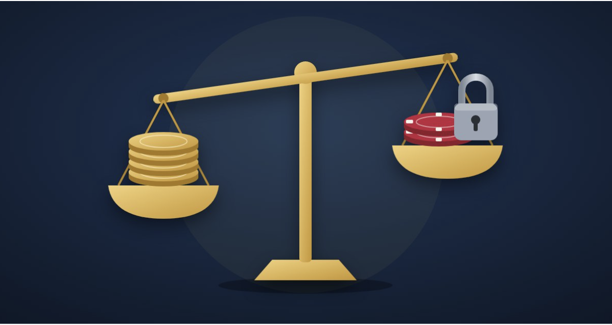 Våg som väger mynt mot casinomarker med hänglås, som symbol för sticky och non-sticky bonus
